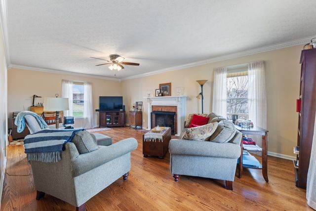 709 Harris Dr, Gallatin, TN 37066