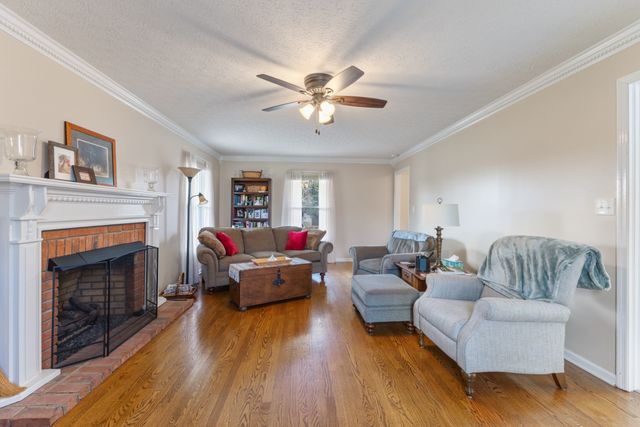 709 Harris Dr, Gallatin, TN 37066