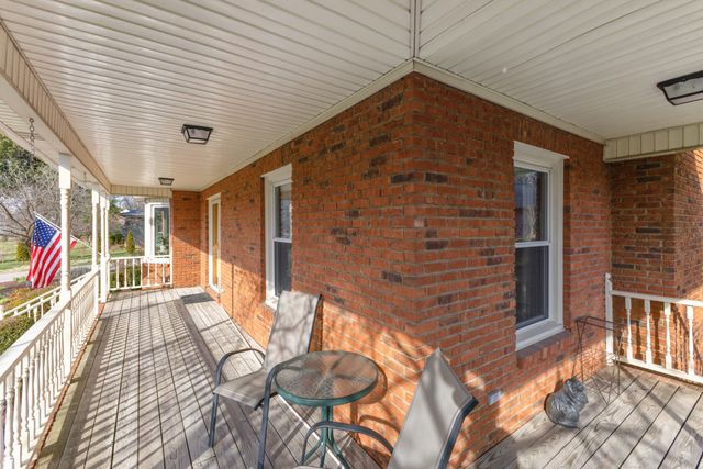 709 Harris Dr, Gallatin, TN 37066