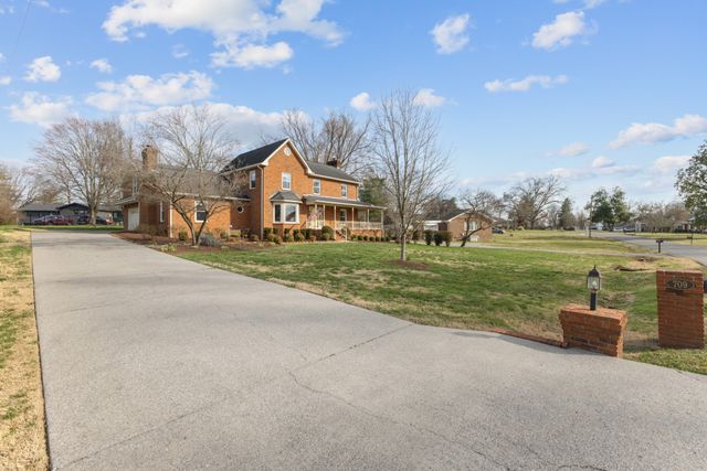 709 Harris Dr, Gallatin, TN 37066