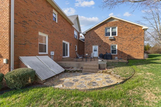 709 Harris Dr, Gallatin, TN 37066