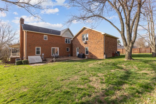 709 Harris Dr, Gallatin, TN 37066