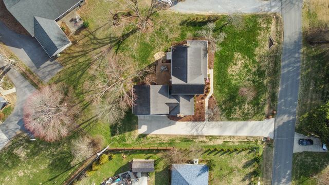 709 Harris Dr, Gallatin, TN 37066