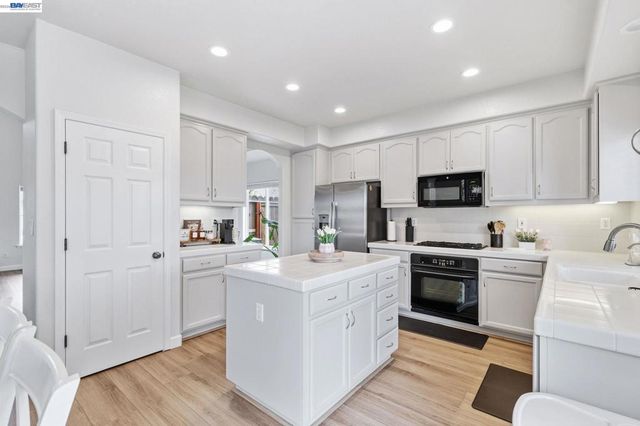 763 Grafton St, Manteca, CA 95337