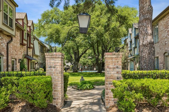 14719 Barryknoll Lane 51, Houston, TX 77079