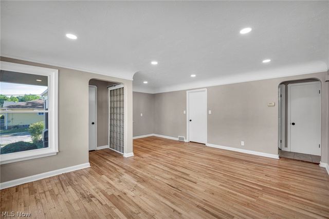 4735 lawrence Avenue, Garfield Heights, OH 44125