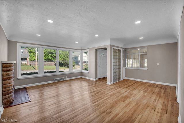 4735 lawrence Avenue, Garfield Heights, OH 44125