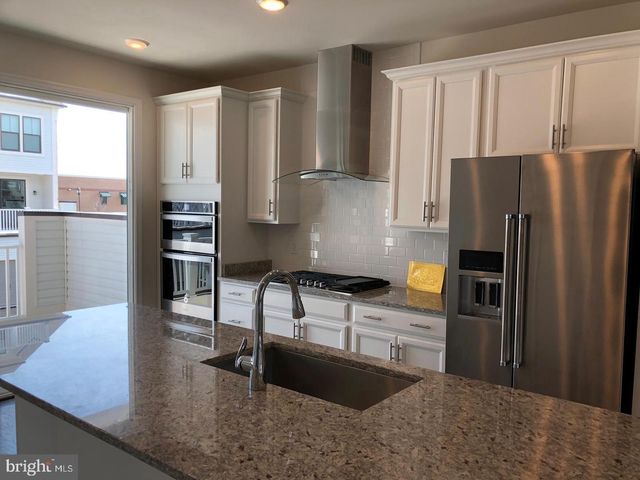 22584 WINDSOR LOCKS SQ, Ashburn, VA 20148