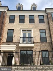 22584 WINDSOR LOCKS SQ, Ashburn, VA 20148