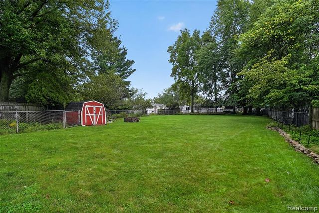 2130 Luwanna Drive, Lansing, MI 48910