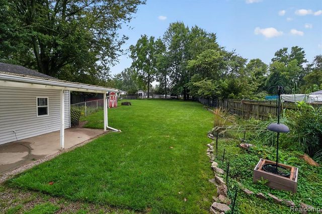 2130 Luwanna Drive, Lansing, MI 48910
