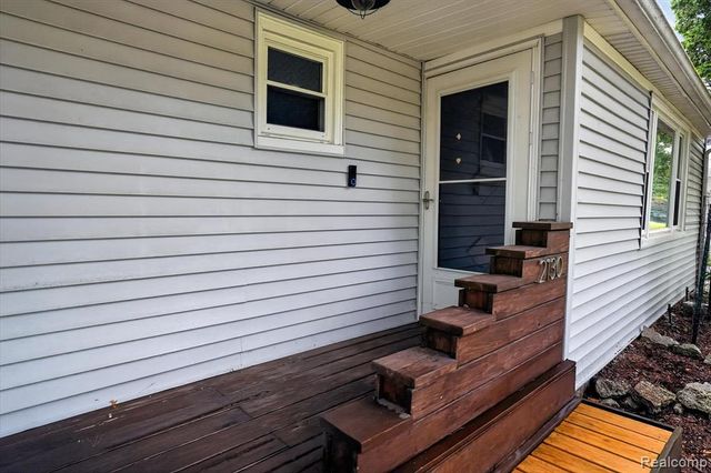 2130 Luwanna Drive, Lansing, MI 48910