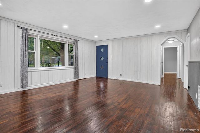 2130 Luwanna Drive, Lansing, MI 48910