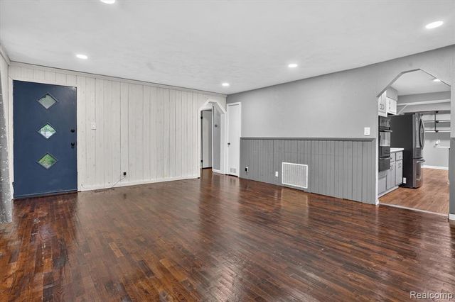 2130 Luwanna Drive, Lansing, MI 48910