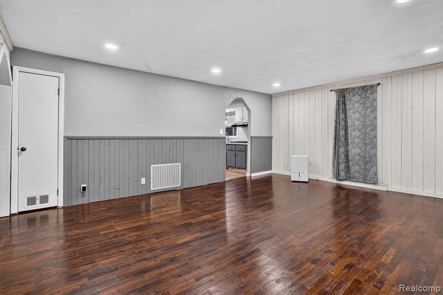 2130 Luwanna Drive, Lansing, MI 48910