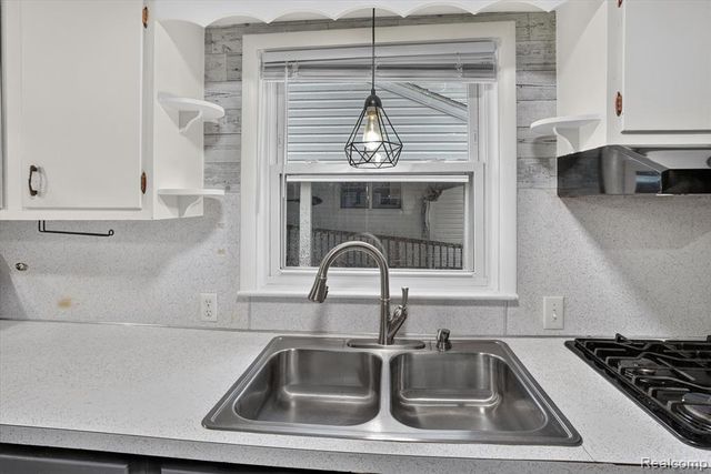 2130 Luwanna Drive, Lansing, MI 48910