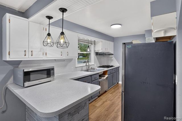 2130 Luwanna Drive, Lansing, MI 48910