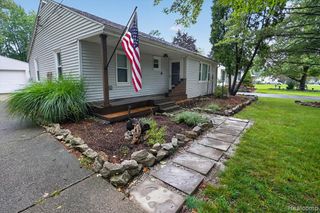 2130 Luwanna Drive, Lansing, MI 48910