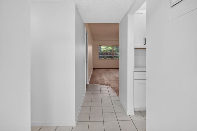 5061 W Oakland Park Boulevard 113, Lauderdale Lakes, FL 33313