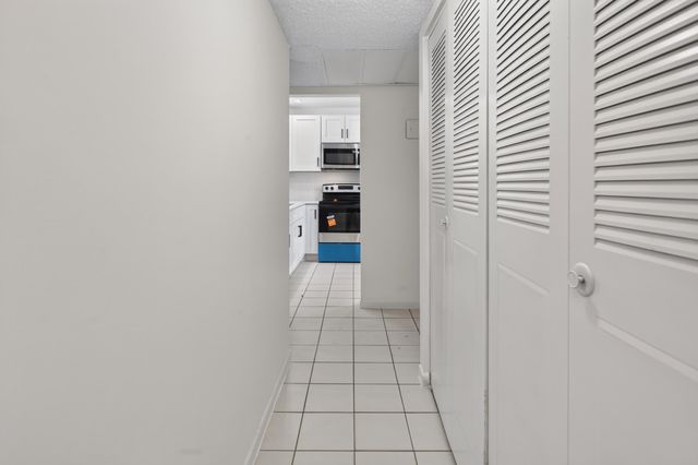 5061 W Oakland Park Boulevard 113, Lauderdale Lakes, FL 33313