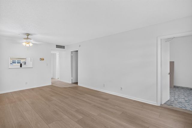 5061 W Oakland Park Boulevard 113, Lauderdale Lakes, FL 33313