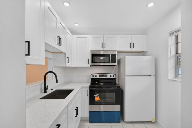5061 W Oakland Park Boulevard 113, Lauderdale Lakes, FL 33313
