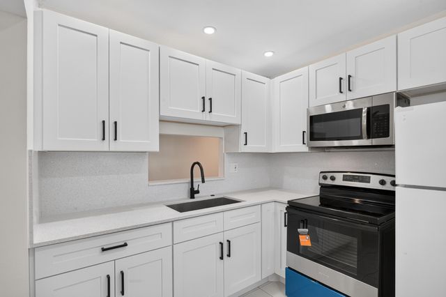 5061 W Oakland Park Boulevard 113, Lauderdale Lakes, FL 33313