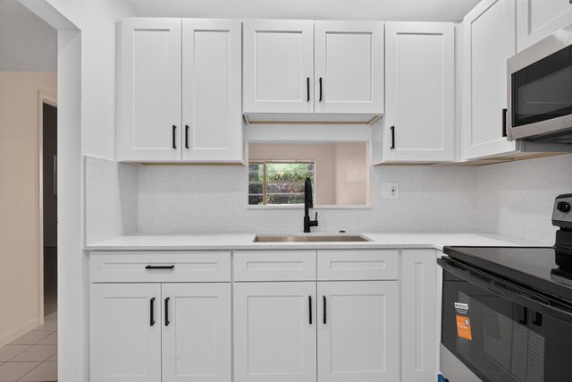 5061 W Oakland Park Boulevard 113, Lauderdale Lakes, FL 33313