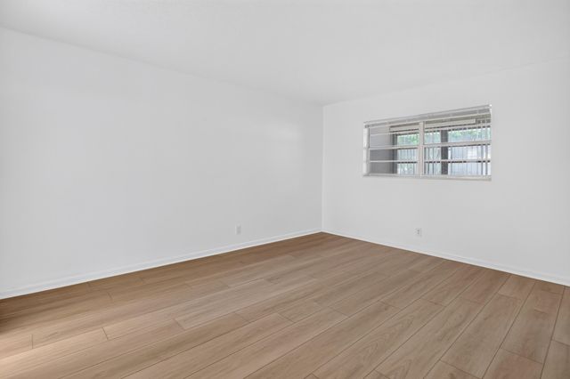 5061 W Oakland Park Boulevard 113, Lauderdale Lakes, FL 33313