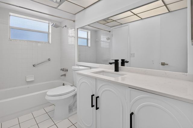5061 W Oakland Park Boulevard 113, Lauderdale Lakes, FL 33313