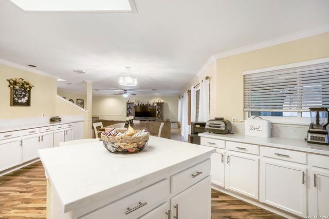 6914 Barkley Trl, San Antonio, TX 78250