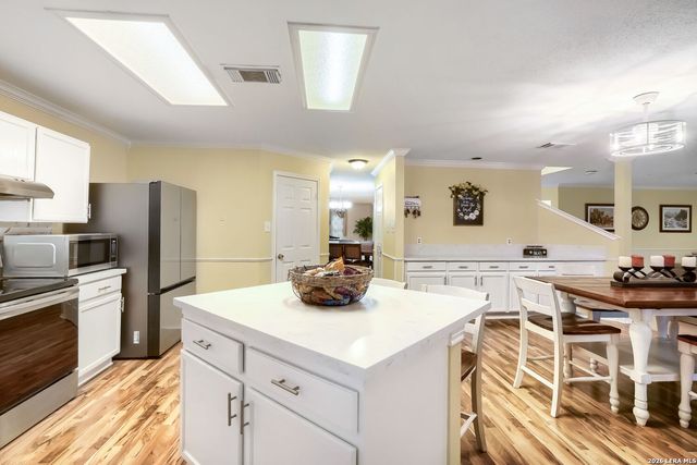 6914 Barkley Trl, San Antonio, TX 78250