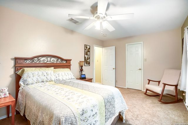 6914 Barkley Trl, San Antonio, TX 78250