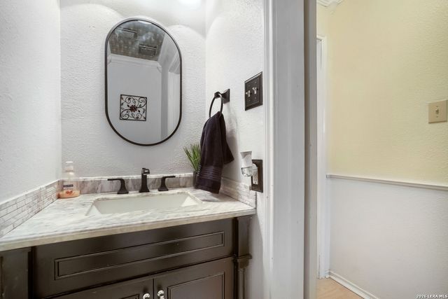 6914 Barkley Trl, San Antonio, TX 78250