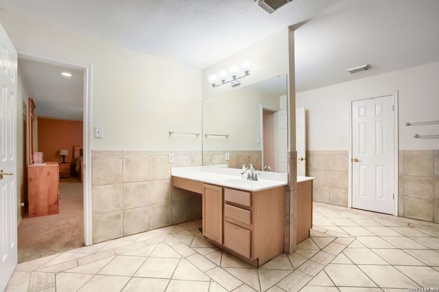 6914 Barkley Trl, San Antonio, TX 78250