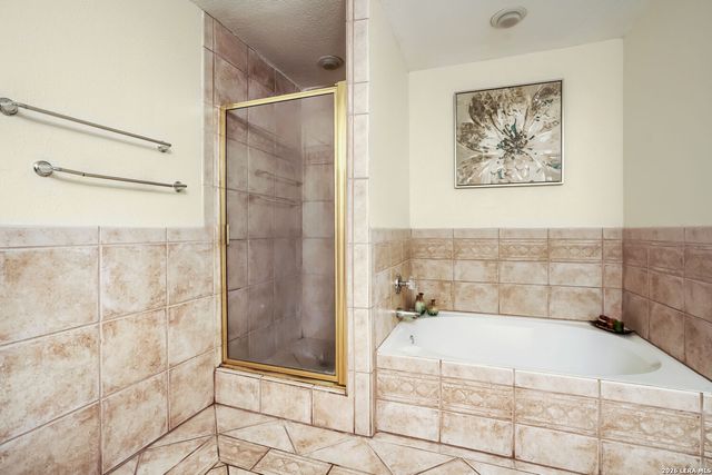 6914 Barkley Trl, San Antonio, TX 78250