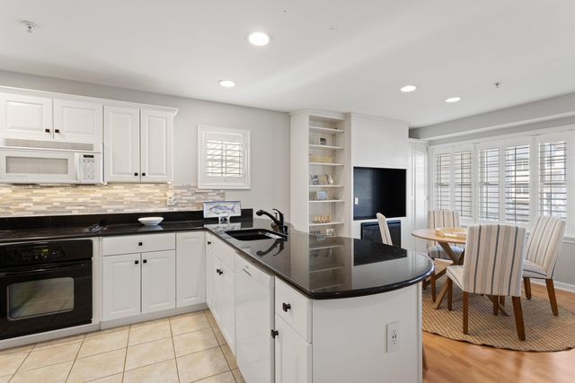 520 Ocean Blvd Unit 10, Hampton, NH 03842