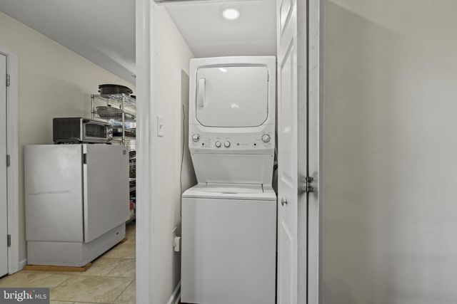 802 RENNARD LN, Morrisville, PA 19067
