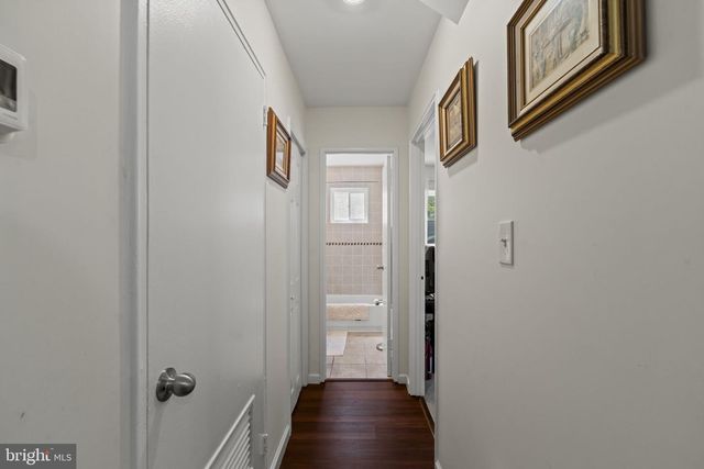 802 RENNARD LN, Morrisville, PA 19067