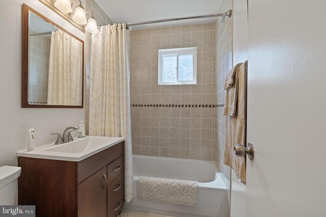 802 RENNARD LN, Morrisville, PA 19067