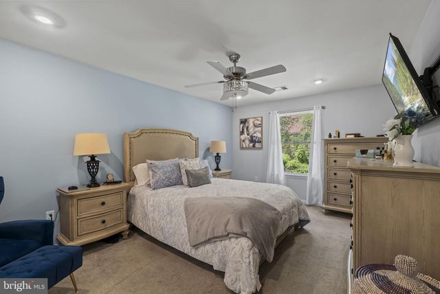 802 RENNARD LN, Morrisville, PA 19067
