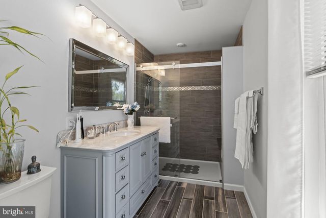802 RENNARD LN, Morrisville, PA 19067