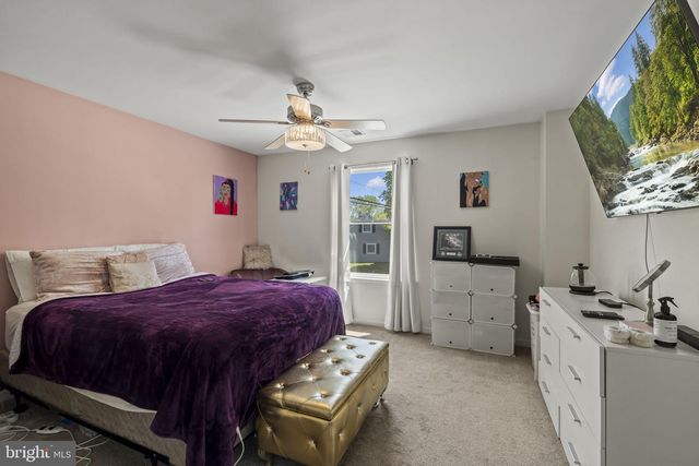 802 RENNARD LN, Morrisville, PA 19067