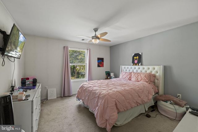 802 RENNARD LN, Morrisville, PA 19067