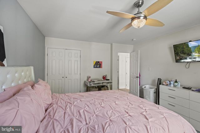 802 RENNARD LN, Morrisville, PA 19067