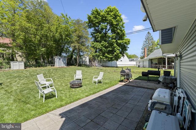 802 RENNARD LN, Morrisville, PA 19067