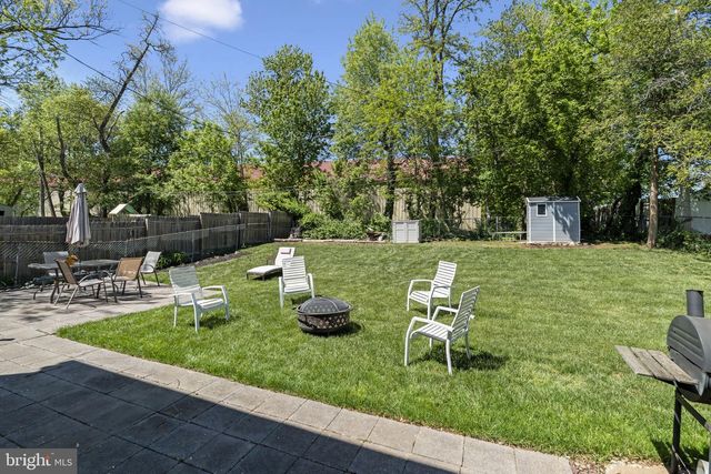 802 RENNARD LN, Morrisville, PA 19067