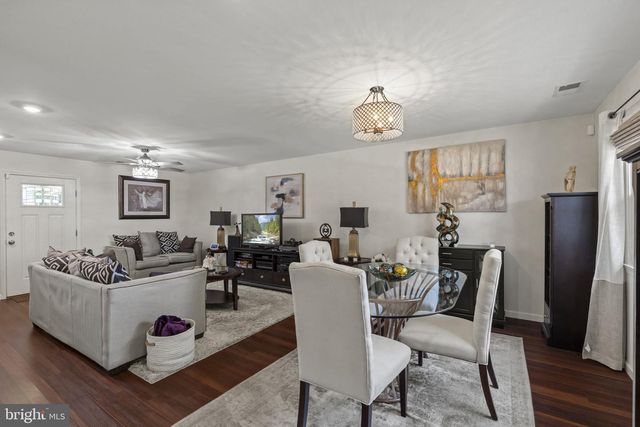 802 RENNARD LN, Morrisville, PA 19067