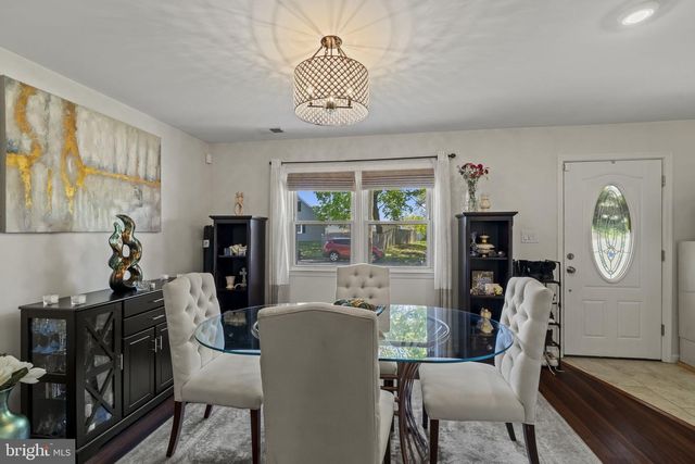 802 RENNARD LN, Morrisville, PA 19067
