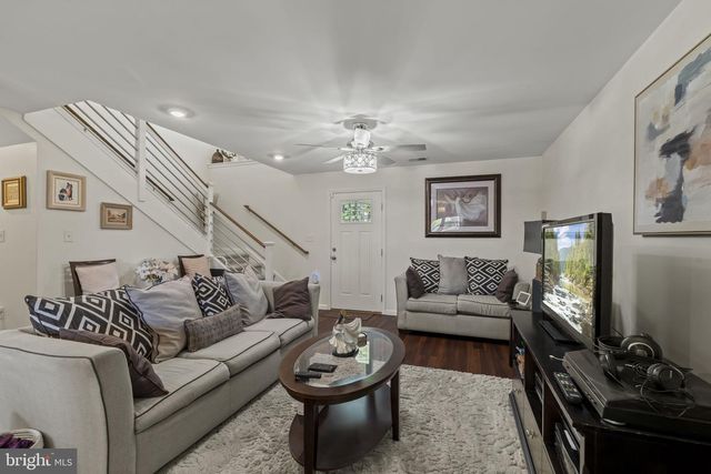 802 RENNARD LN, Morrisville, PA 19067